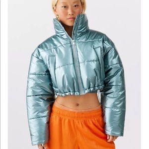 Urban Outfitters Taryn Metallic Cropped Puffer Jacket Size Large NWOT